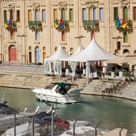 Botel Blue Crystal Valletta